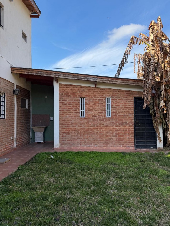 EXCEPCIONAL PROPIEDAD emplazada sobre un amplio lote de mas de 1500m² en 20 DE JUNIO