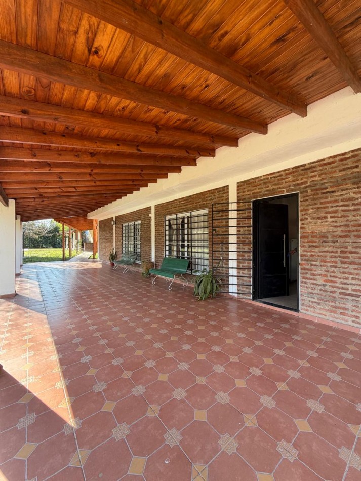 EXCEPCIONAL PROPIEDAD emplazada sobre un amplio lote de mas de 1500m² en 20 DE JUNIO