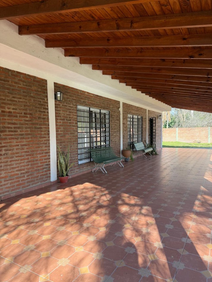 EXCEPCIONAL PROPIEDAD emplazada sobre un amplio lote de mas de 1500m² en 20 DE JUNIO