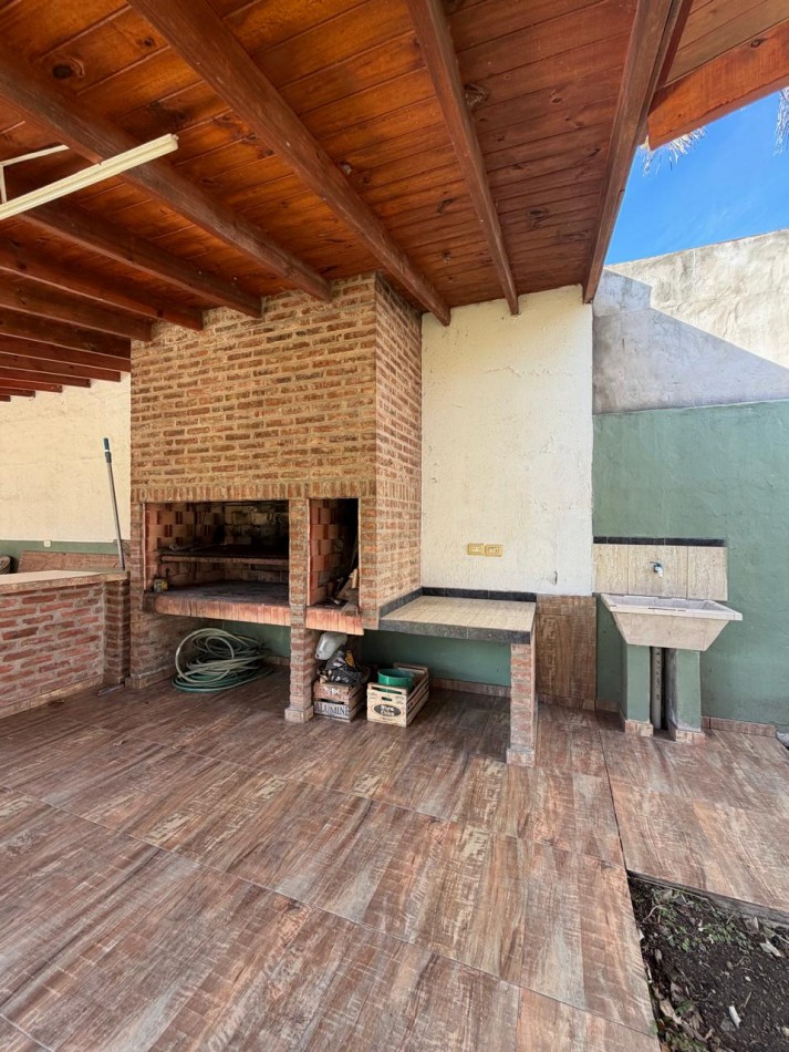 EXCEPCIONAL PROPIEDAD emplazada sobre un amplio lote de mas de 1500m² en 20 DE JUNIO