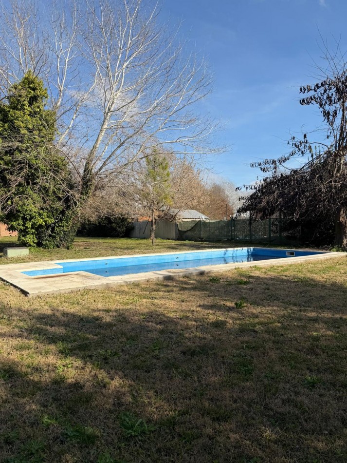 EXCEPCIONAL PROPIEDAD emplazada sobre un amplio lote de mas de 1500m² en 20 DE JUNIO