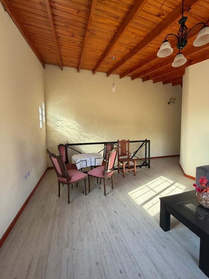 EXCEPCIONAL PROPIEDAD emplazada sobre un amplio lote de mas de 1500m² en 20 DE JUNIO