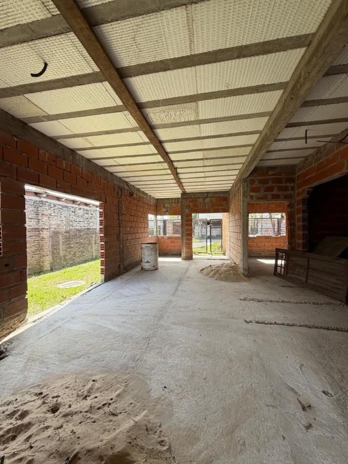 ¡OPORTUNIDAD UNICA! LOTE CON MEJORAS A METROS DE LA AVENIDA PRINCIPAL DE PONTEVEDRA