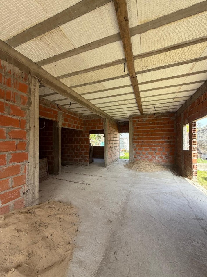 ¡OPORTUNIDAD UNICA! LOTE CON MEJORAS A METROS DE LA AVENIDA PRINCIPAL DE PONTEVEDRA