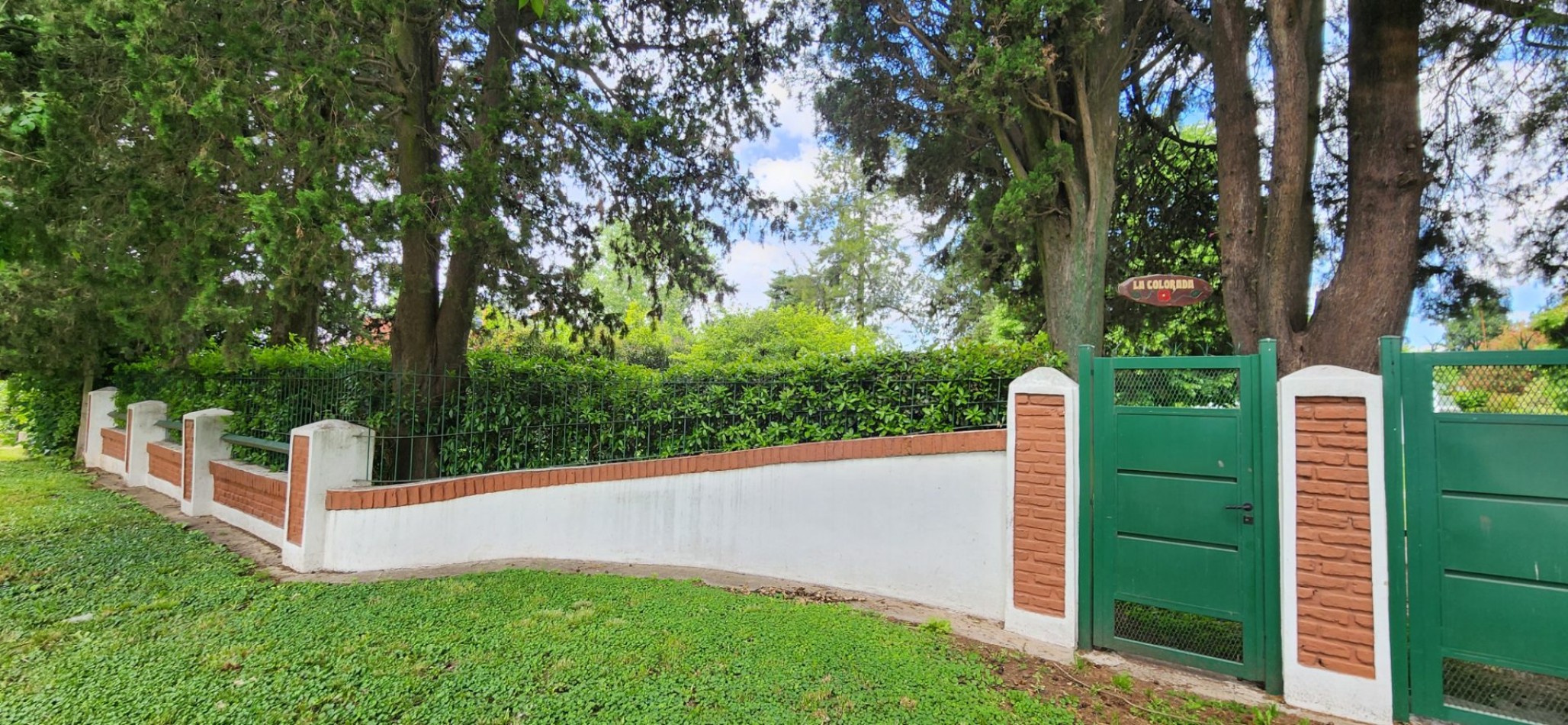 EXCLUSIVA QUINTA DE 2.576 M² CON SALIDA A DOS CALLES