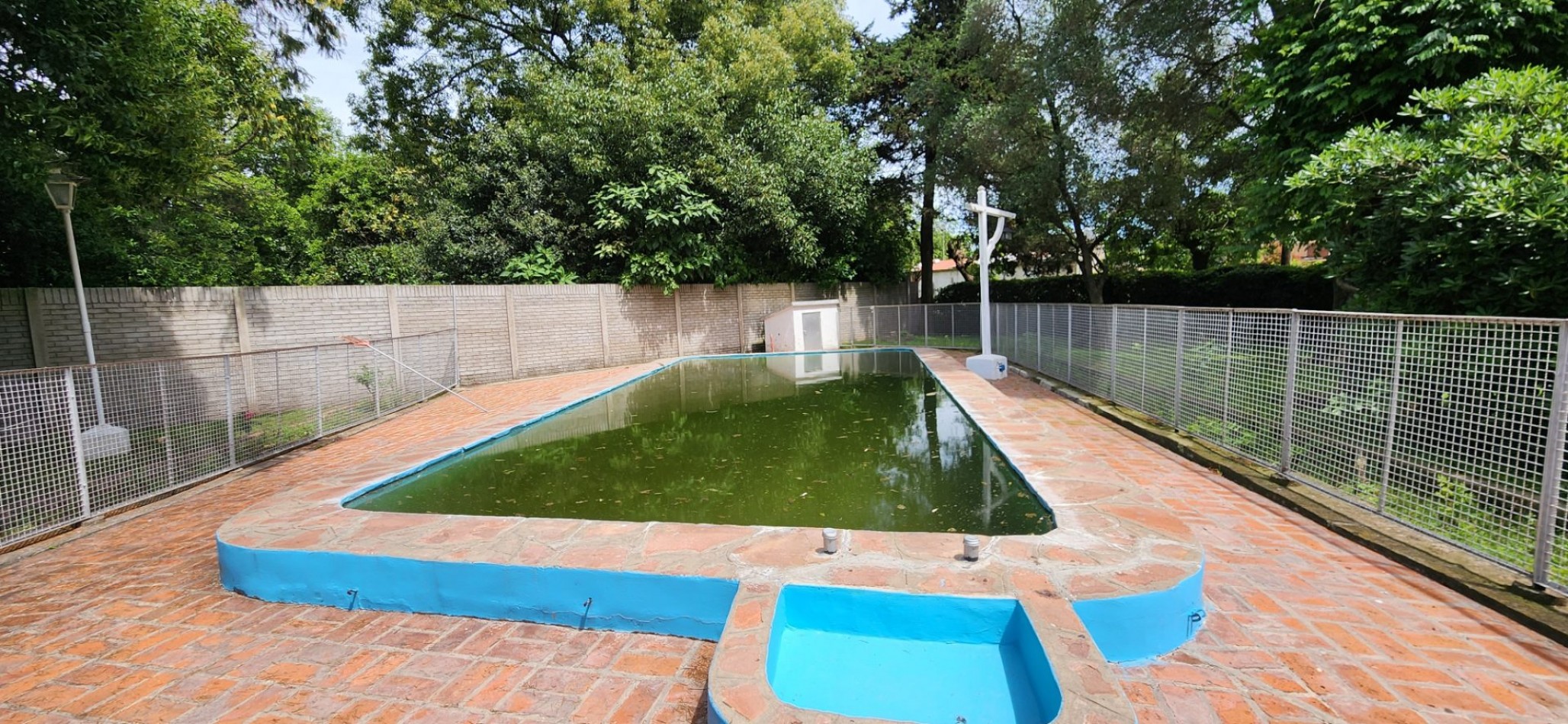 EXCLUSIVA QUINTA DE 2.576 M² CON SALIDA A DOS CALLES