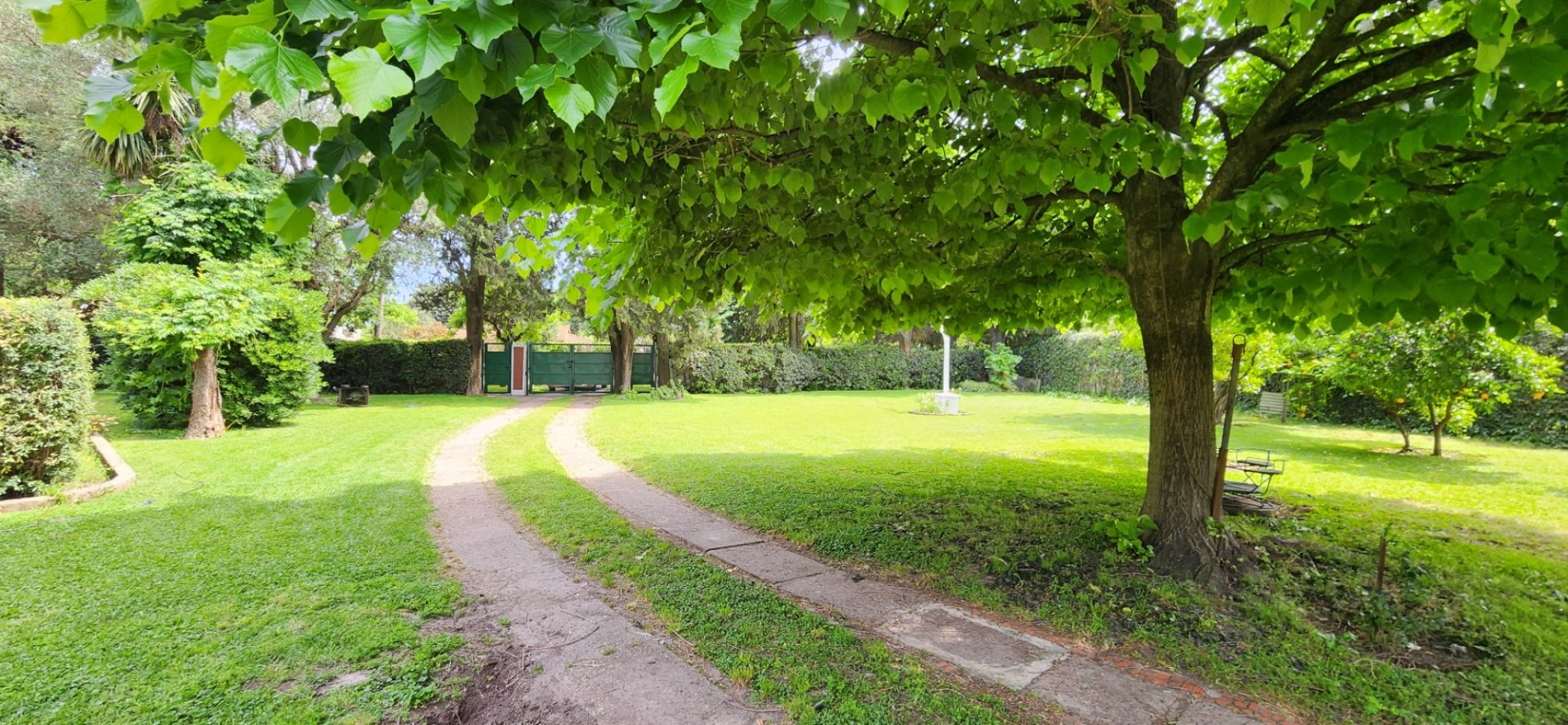 EXCLUSIVA QUINTA DE 2.576 M² CON SALIDA A DOS CALLES