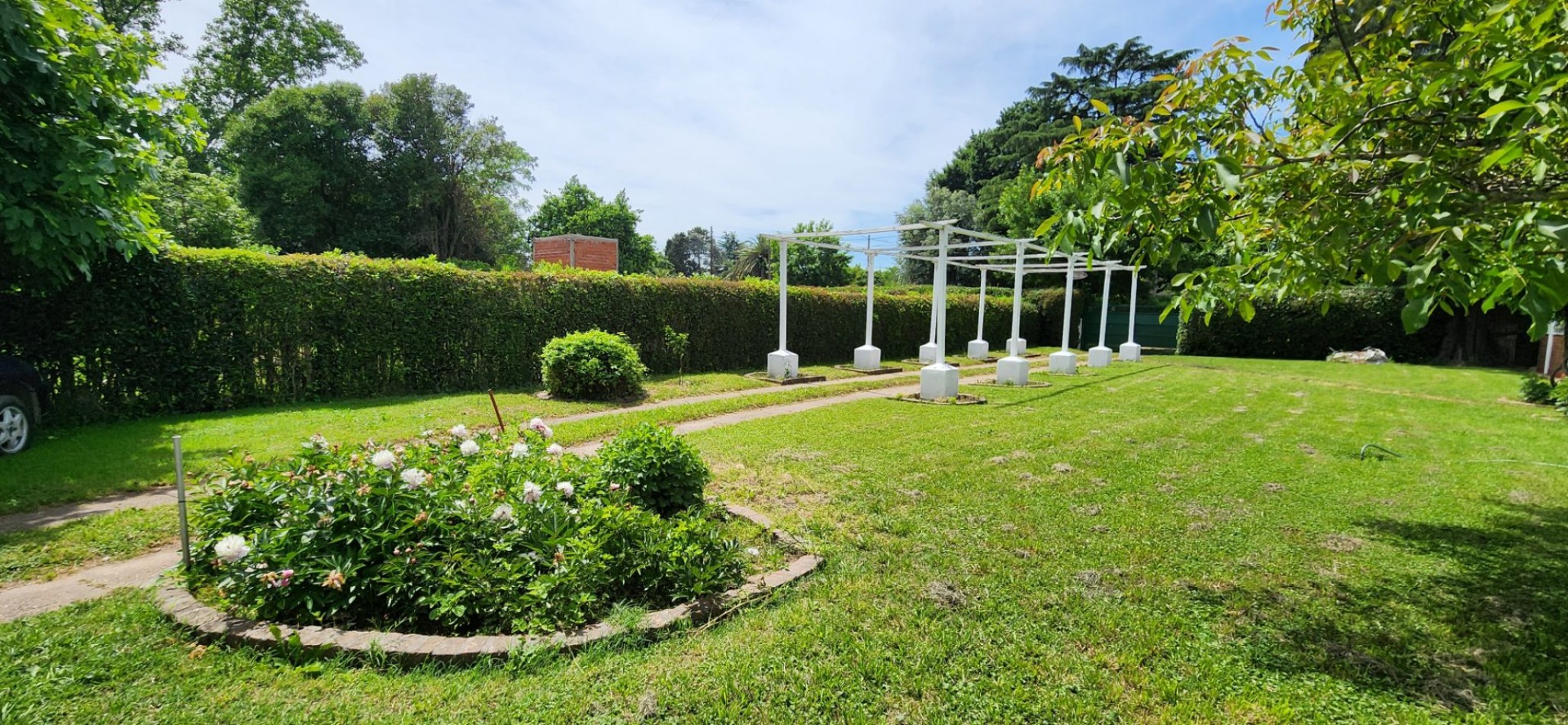 EXCLUSIVA QUINTA DE 2.576 M² CON SALIDA A DOS CALLES