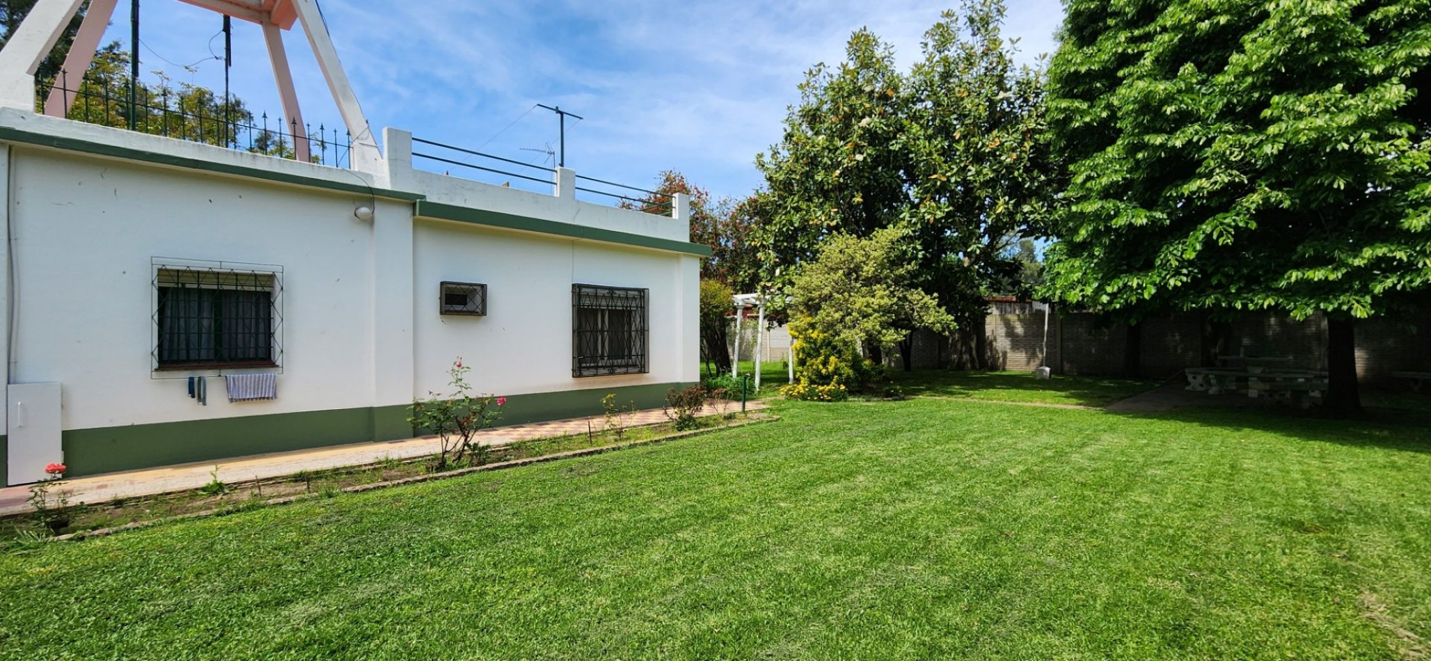 EXCLUSIVA QUINTA DE 2.576 M² CON SALIDA A DOS CALLES