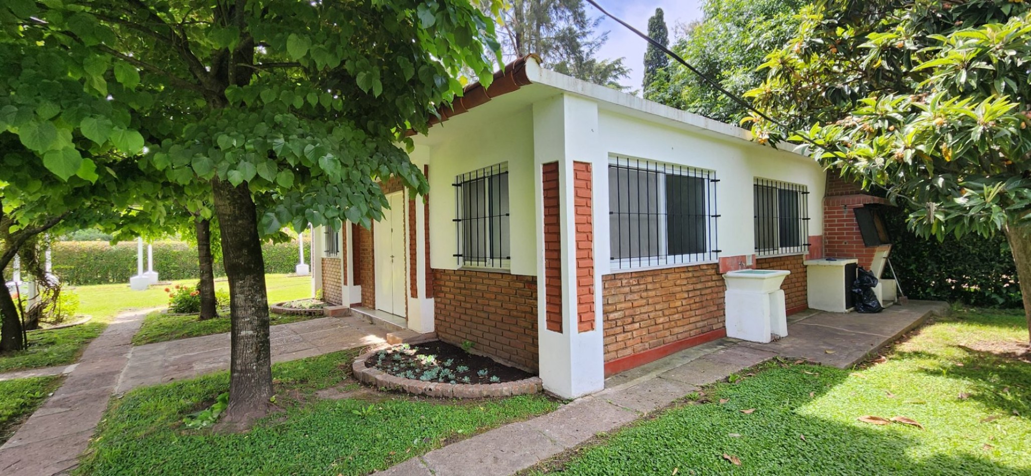 EXCLUSIVA QUINTA DE 2.576 M² CON SALIDA A DOS CALLES