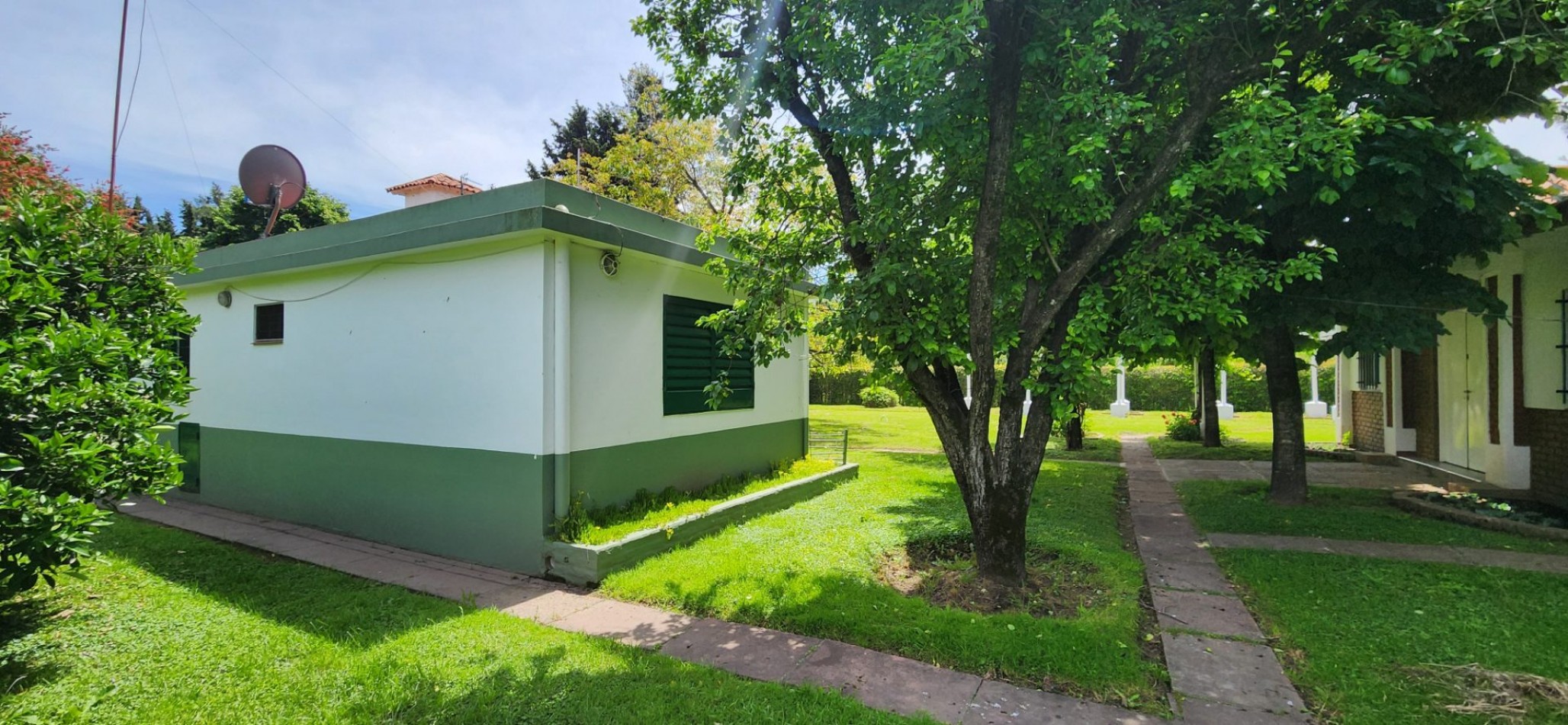 EXCLUSIVA QUINTA DE 2.576 M² CON SALIDA A DOS CALLES