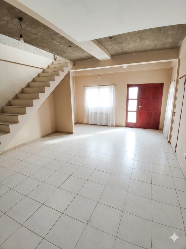  ¡OPORTUNIDAD EN PONTEVEDRA CENTRO! CASA EN 2 PLANTAS ¡APTA CREDITO!