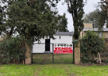 EXCELENTE UBICACION COMERCIAL - CASA CON AMPLIO TERRENO LIBRE SOBRE AVENIDA EN 20 DE JUNIO